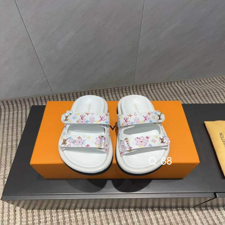 Picture of Louis Vuitton Slippers _SKULVsz35-40J0706464